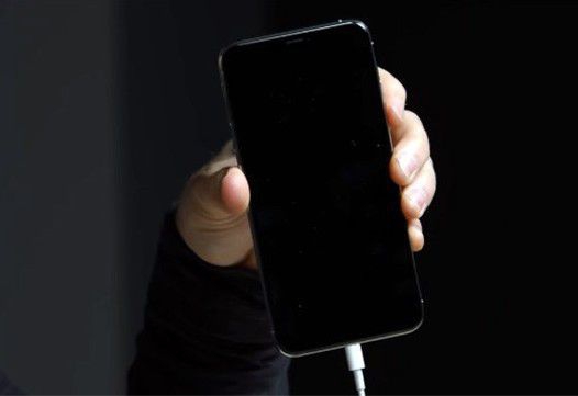 Nhiều người dùng iPhone XS và XS Max gặp lỗi không thể sạc được pin thiết bị của mình